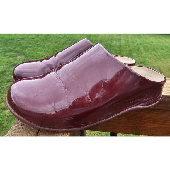 FitFlops Womens Sz 9 Clogs Red Slip On Shiny Fit Flop - Picture 3 of 10